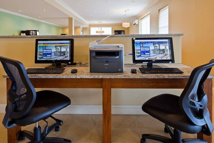 Business Center 22 of 26