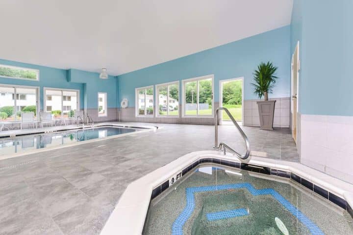 Pool 13 of 26